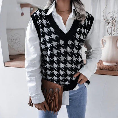 Women's Knitted Vest with Houndstooth Pattern | V Neck